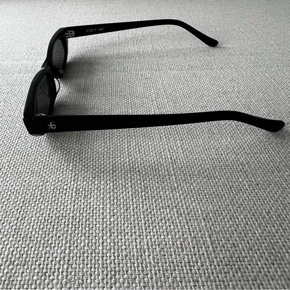 ROBERI & FRAUD Black Frances Sunglasses - Picture 15 of 16